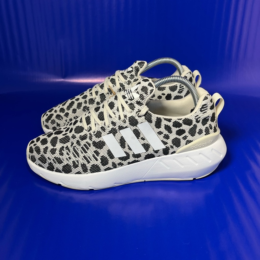 NEW Adidas Swift Run 22 Cheetah Multicolor Print Women’s Size 7 Fast Shipping - Picture 3 of 9
